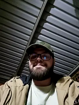 Snapshot of BeardedCubZA chatting on June 2, 2026, 8:09 pm BeardedCubZA online show from June 2, 2026, 8:09 pm