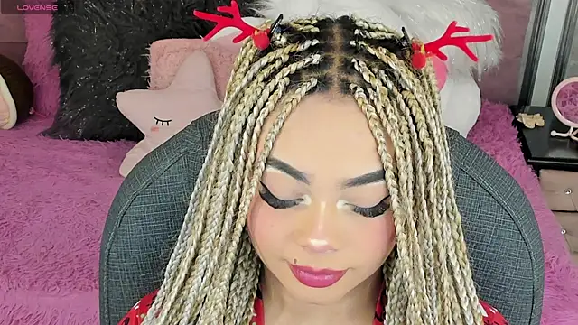 Snapshot of conny__curly chatting on December 14, 2025, 1:28 pm conny curly online show from December 14, 2025, 1:28 pm