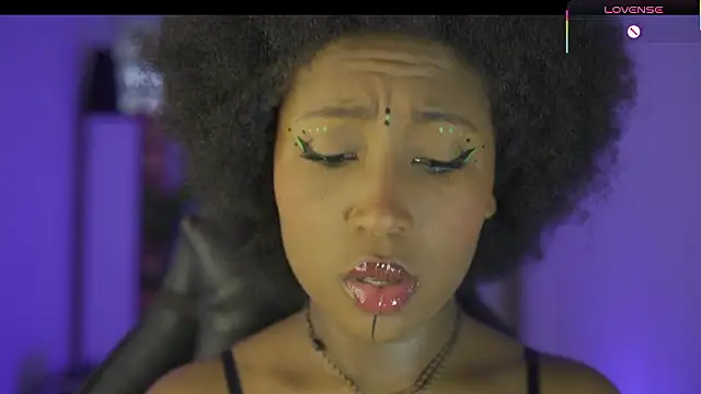 Snapshot of EmmaSanzz_ chatting on February 23, 2026, 11:55 am EmmaSanzz online show from February 23, 2026, 11:55 am