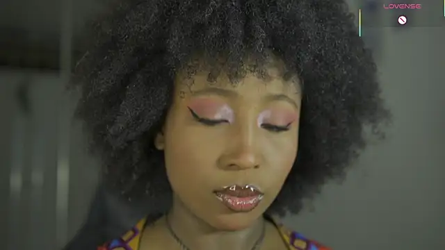 Snapshot of EmmaSanzz_ chatting on February 22, 2026, 11:01 am EmmaSanzz online show from February 22, 2026, 11:01 am