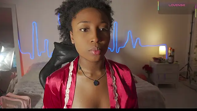 Snapshot of EmmaSanzz_ chatting on January 9, 2026, 11:28 am EmmaSanzz online show from January 9, 2026, 11:28 am