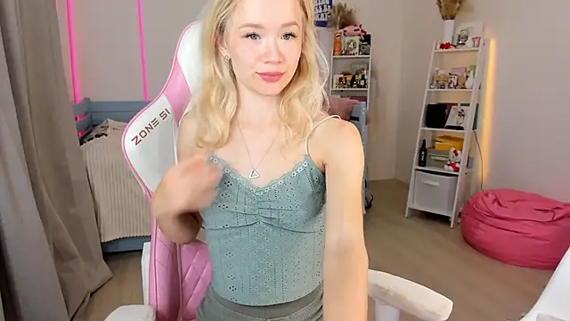 Lily Young online show from October 13, 2025, 5:20 am