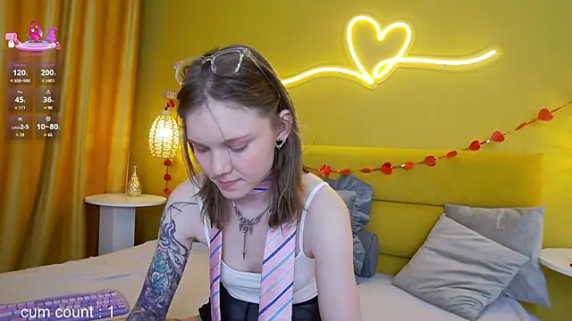 lessysweety online show from February 12, 2026, 3:28 am