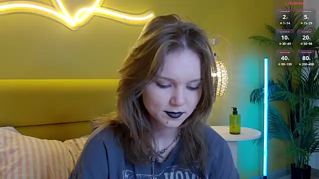 Snapshot of lessysweety chatting on June 4, 2026, 3:33 am lessysweety online show from June 4, 2026, 3:33 am