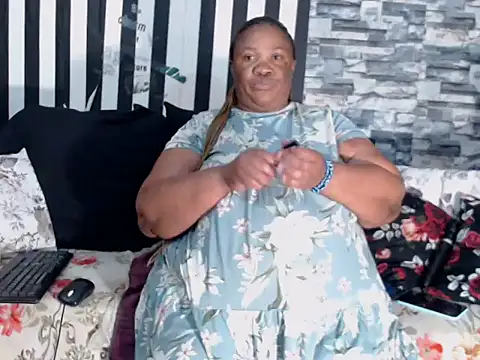 Snapshot of BigHotMatureXx chatting on November 19, 2025, 8:03 am BigHotMatureXx online show from November 19, 2025, 8:03 am