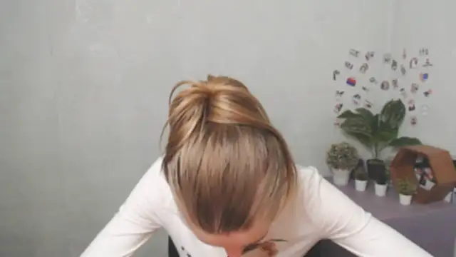 Snapshot of AliceFlirtt_ chatting on December 15, 2025, 12:55 pm AliceFlirtt online show from December 15, 2025, 12:55 pm