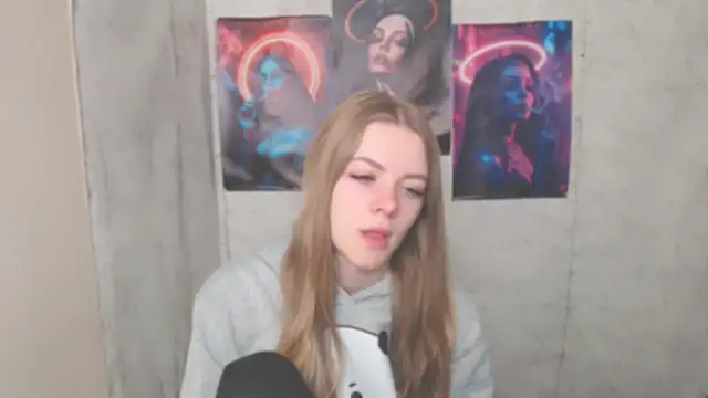 Snapshot of AliceFlirtt_ chatting on November 24, 2025, 9:20 am AliceFlirtt online show from November 24, 2025, 9:20 am