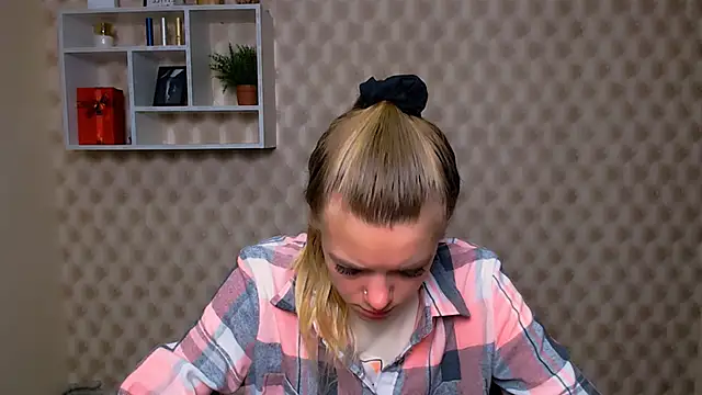 Snapshot of AliceFlirtt_ chatting on October 25, 2025, 8:46 am AliceFlirtt online show from October 25, 2025, 8:46 am