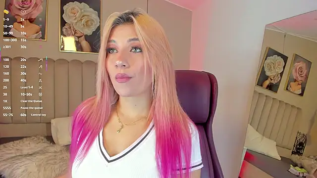 Snapshot of Emma_Thompsson chatting on October 31, 2025, 8:49 pm Emma Thompsson online show from October 31, 2025, 8:49 pm