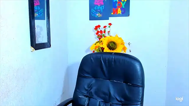 Snapshot of juanblakbigcock chatting on December 19, 2025, 3:14 pm juanblakbigcock online show from December 19, 2025, 3:14 pm