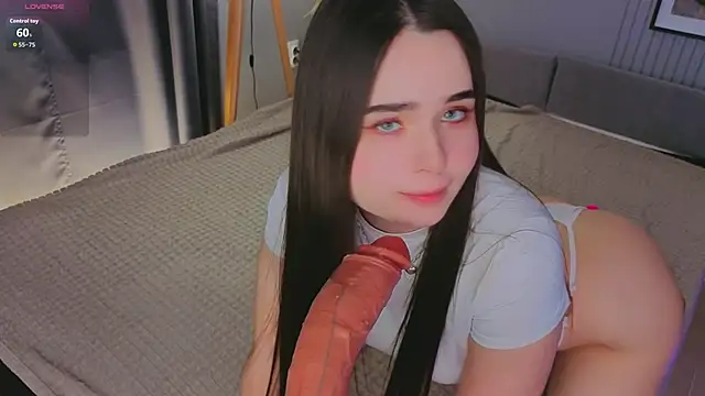 Snapshot of KateBleare chatting on November 21, 2025, 3:44 pm KateBleare online show from November 21, 2025, 3:44 pm