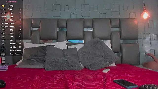 PittAndLunaa online show from March 8, 2025, 12:09 pm