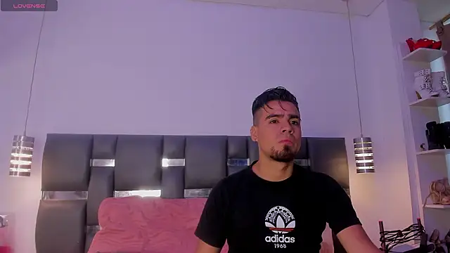 PittAndLunaa online show from February 19, 2026, 12:24 pm