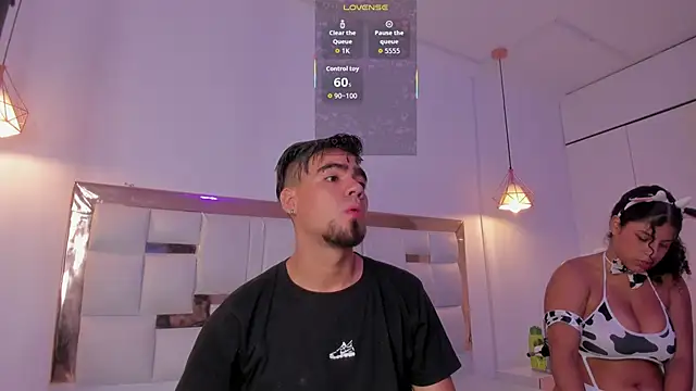 PittAndLunaa online show from December 4, 2025, 1:21 pm