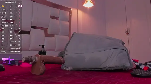 PittAndLunaa online show from March 21, 2025, 7:13 pm