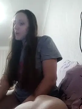 emeli moon online show from December 18, 2025, 6:34 pm