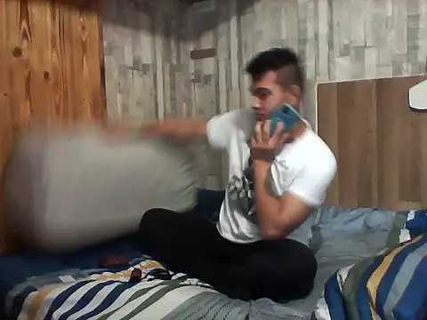 Snapshot of lacikaboyy chatting on October 17, 2025, 12:18 pm lacikaboyy online show from October 17, 2025, 12:18 pm