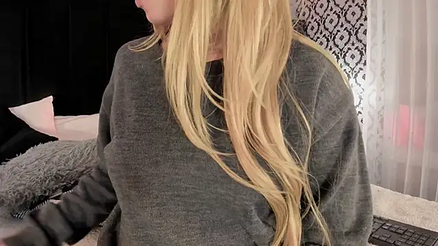 Snapshot of Adeelinee chatting on November 20, 2025, 7:47 pm Adeelinee online show from November 20, 2025, 7:47 pm