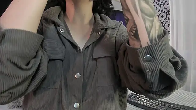 Snapshot of Adeelinee chatting on November 18, 2025, 7:39 pm Adeelinee online show from November 18, 2025, 7:39 pm