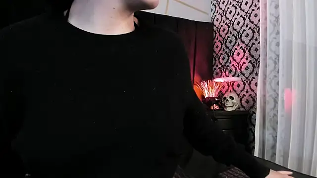 Snapshot of Adeelinee chatting on October 3, 2025, 8:10 pm Adeelinee online show from October 3, 2025, 8:10 pm