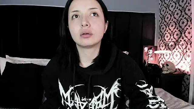 Adeelinee online show from April 10, 2026, 8:05 pm