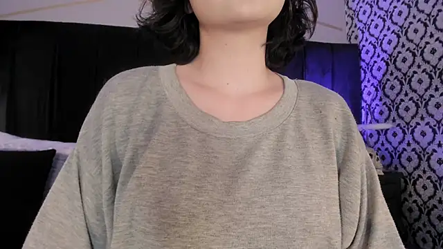 Snapshot of Adeelinee chatting on December 19, 2025, 7:38 pm Adeelinee online show from December 19, 2025, 7:38 pm