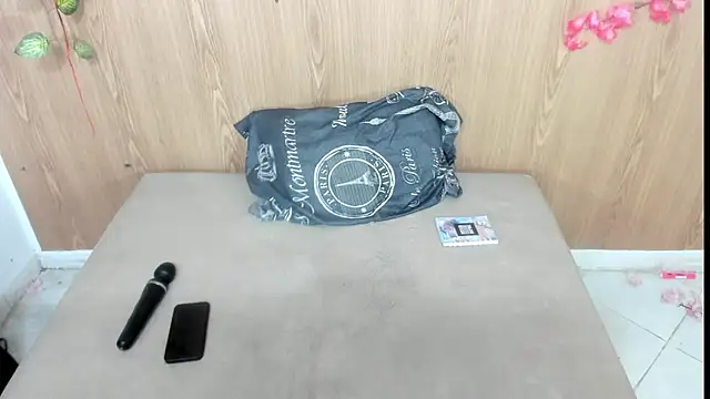 jenelotizz06 online show from January 7, 2026, 11:43 pm