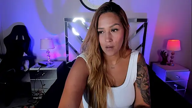 AnyyJones online show from October 2, 2025, 9:40 pm