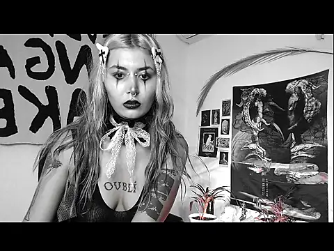 Snapshot of god_x_girl chatting on November 12, 2025, 9:40 pm god x girl online show from November 12, 2025, 9:40 pm