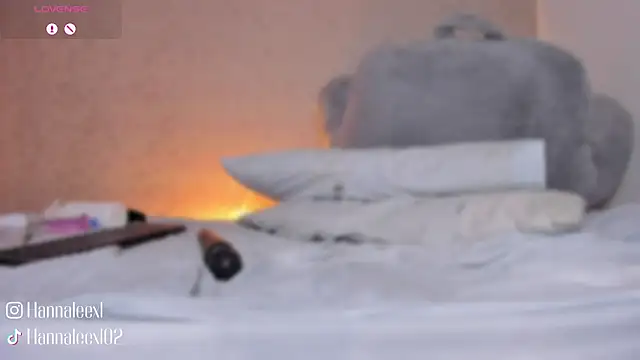 hanna lee02 online show from March 12, 2026, 3:38 pm