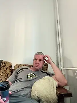 Snapshot of Evolite123 chatting on March 9, 2025, 3:27 pm Evolite123 online show from March 9, 2025, 3:27 pm