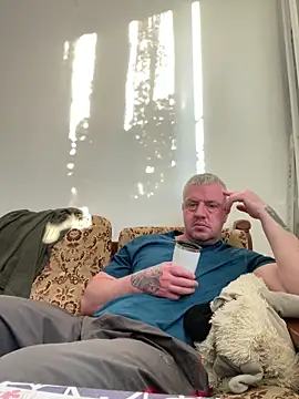 Snapshot of Evolite123 chatting on March 6, 2025, 6:19 am Evolite123 online show from March 6, 2025, 6:19 am