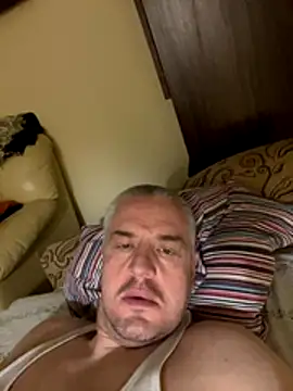 Snapshot of Evolite123 chatting on November 15, 2025, 9:08 pm Evolite123 online show from November 15, 2025, 9:08 pm