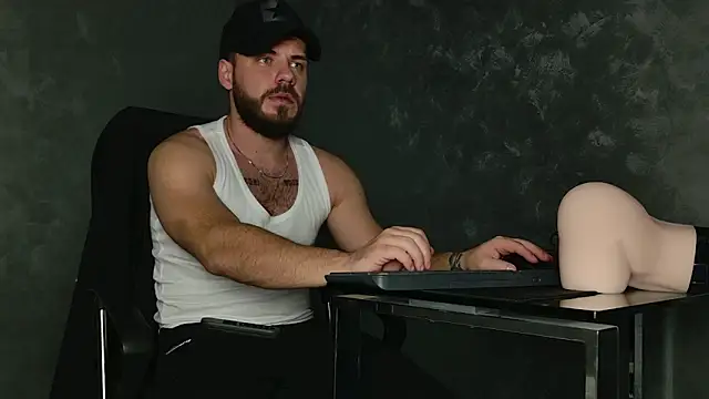 juliusmasters online show from November 25, 2025, 7:47 pm