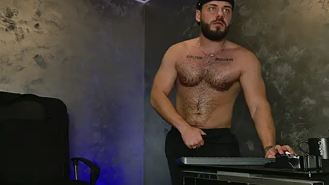 juliusmasters online show from November 21, 2025, 11:26 pm