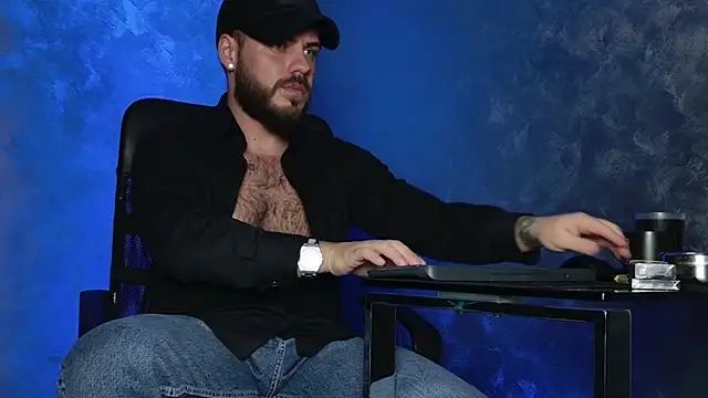 Snapshot of juliusmasters chatting on December 17, 2025, 8:47 pm juliusmasters online show from December 17, 2025, 8:47 pm