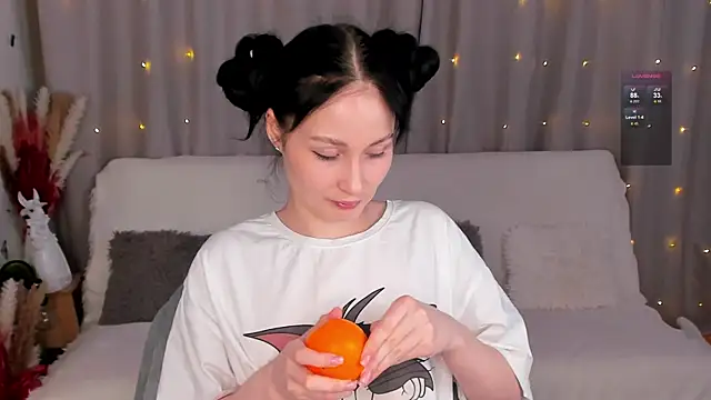 LisaMooore online show from February 15, 2025, 9:39 pm