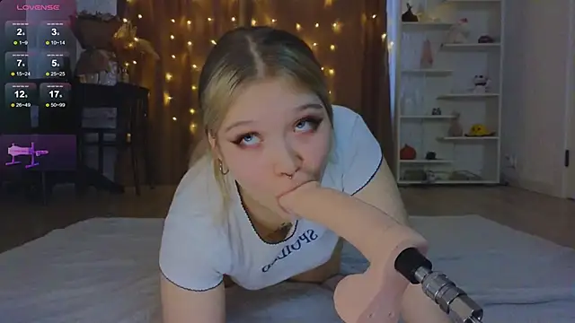 Snapshot of May_aster chatting on March 7, 2025, 5:08 am May aster online show from March 7, 2025, 5:08 am