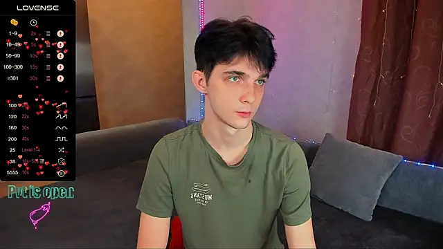 Snapshot of Aaron_Boom chatting on November 30, 2025, 10:10 pm Aaron Boom online show from November 30, 2025, 10:10 pm