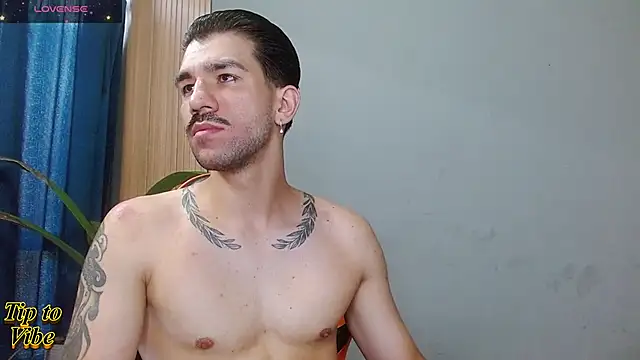 Snapshot of Mr_WhiteCock chatting on November 24, 2025, 4:07 pm Mr WhiteCock online show from November 24, 2025, 4:07 pm