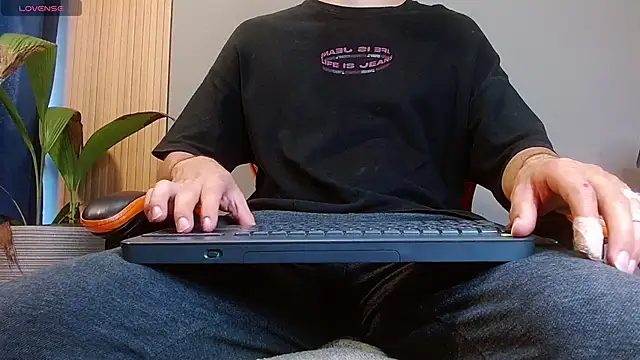 Snapshot of Mr_WhiteCock chatting on November 2, 2025, 7:41 pm Mr WhiteCock online show from November 2, 2025, 7:41 pm