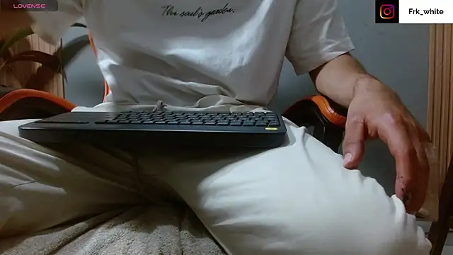 Snapshot of Mr_WhiteCock chatting on October 19, 2025, 12:13 am Mr WhiteCock online show from October 19, 2025, 12:13 am