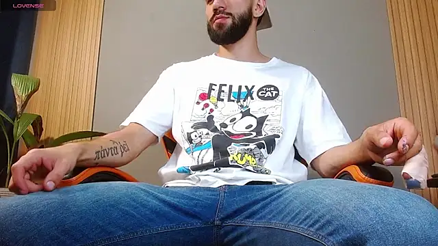 Snapshot of Mr_WhiteCock chatting on October 21, 2025, 12:11 am Mr WhiteCock online show from October 21, 2025, 12:11 am