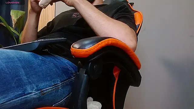 Snapshot of Mr_WhiteCock chatting on October 22, 2025, 12:21 am Mr WhiteCock online show from October 22, 2025, 12:21 am