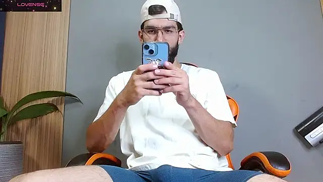 Snapshot of Mr_WhiteCock chatting on September 26, 2025, 7:21 pm Mr WhiteCock online show from September 26, 2025, 7:21 pm