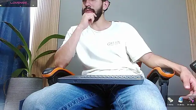 Snapshot of Mr_WhiteCock chatting on November 17, 2025, 9:08 pm Mr WhiteCock online show from November 17, 2025, 9:08 pm