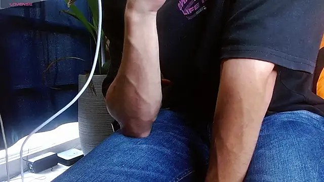 Snapshot of Mr_WhiteCock chatting on November 3, 2025, 8:23 pm Mr WhiteCock online show from November 3, 2025, 8:23 pm