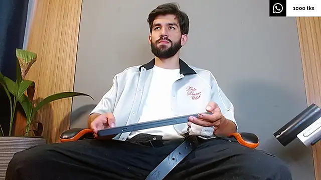 Snapshot of Mr_WhiteCock chatting on October 26, 2025, 10:21 pm Mr WhiteCock online show from October 26, 2025, 10:21 pm