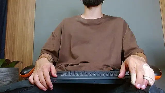 Snapshot of Mr_WhiteCock chatting on November 11, 2025, 2:50 am Mr WhiteCock online show from November 11, 2025, 2:50 am