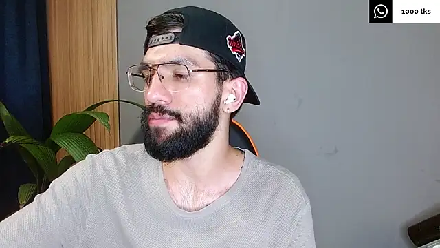 Snapshot of Mr_WhiteCock chatting on September 10, 2025, 11:48 pm Mr WhiteCock online show from September 10, 2025, 11:48 pm